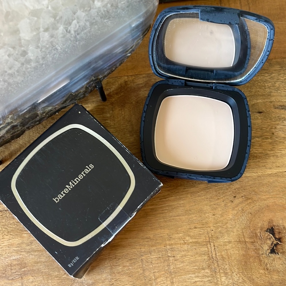 Translucent powder